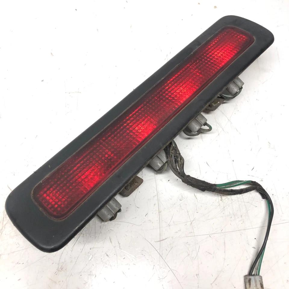 MITSUBISHI L200 K74T 4X4 2,5 DIÉSEL TERCERA LUZ DE FRENO 2001 - 2006 Foto 2 de 3