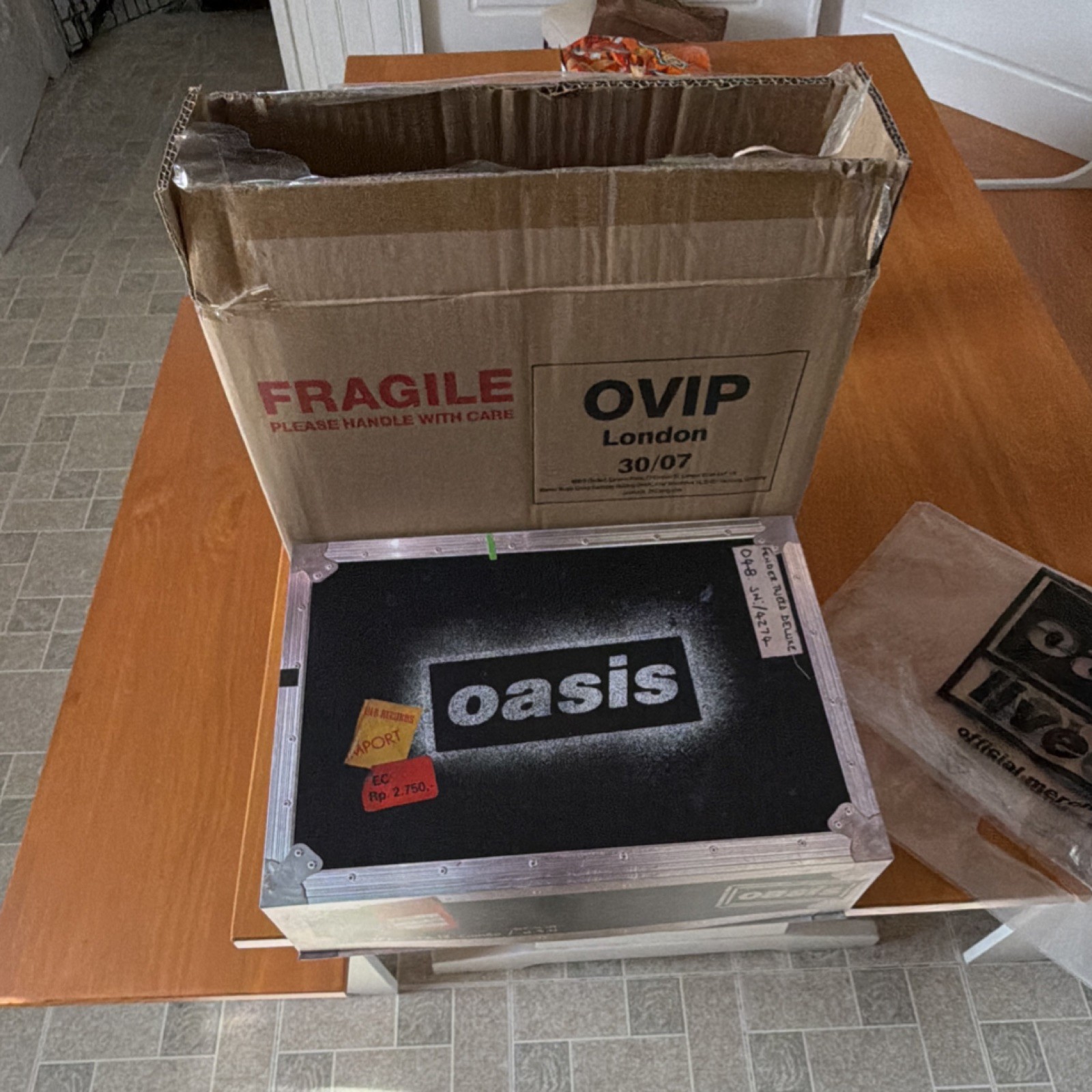 Oasis live '25 london official merchandise box set original rock & pop music