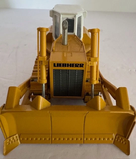 1:50 Liebherr PR 752 Litronic Crawler Dozer #2806 By Conrad - Image 4 of 4