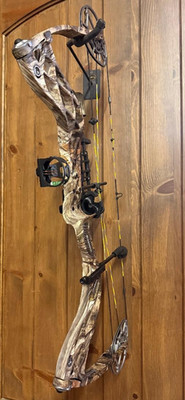 PERFECT Diamond Deploy SB RH 70lbs - 26''-30.5'' CAMO Bow Carbon PACKAGE