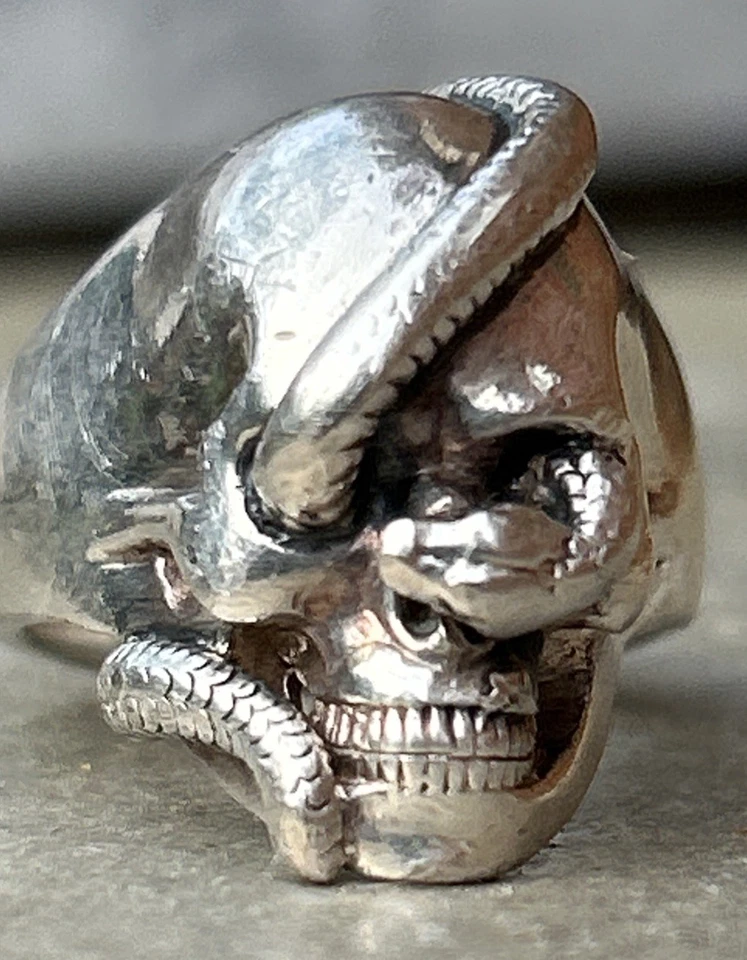 Anillo Theo Fennell Calavera Serpiente Alias Plata de Ley L 1/2 Foto 2 de 4
