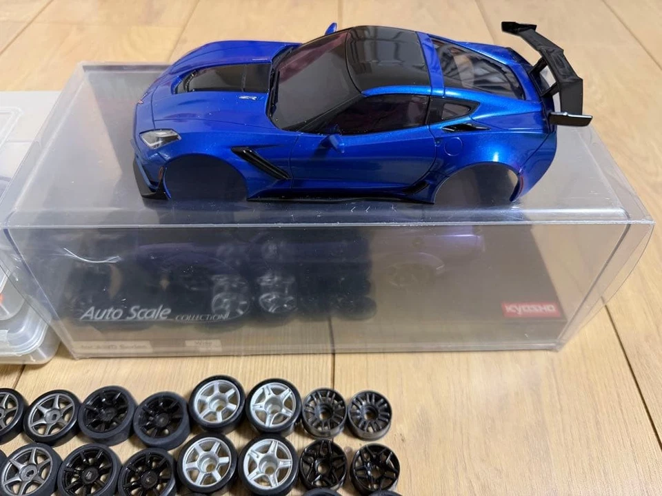 Kyosho Mini-Z Dodge ChallengerChevrolet Corvette - Image 3 of 4