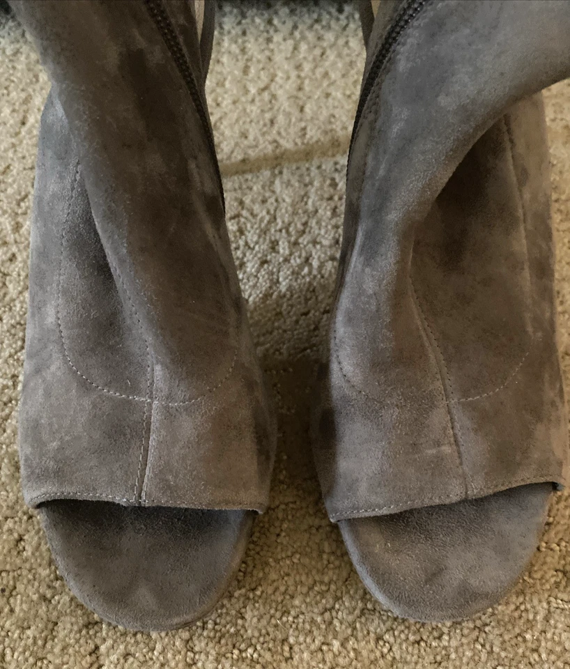 Salto alto Via Spiga biqueira aberta taupe nobuck tamanho 8.5 - Imagem 4 de 4