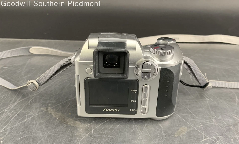 FinePix S3000 3.1MP Digital Camera - Tested - Image 4 of 4