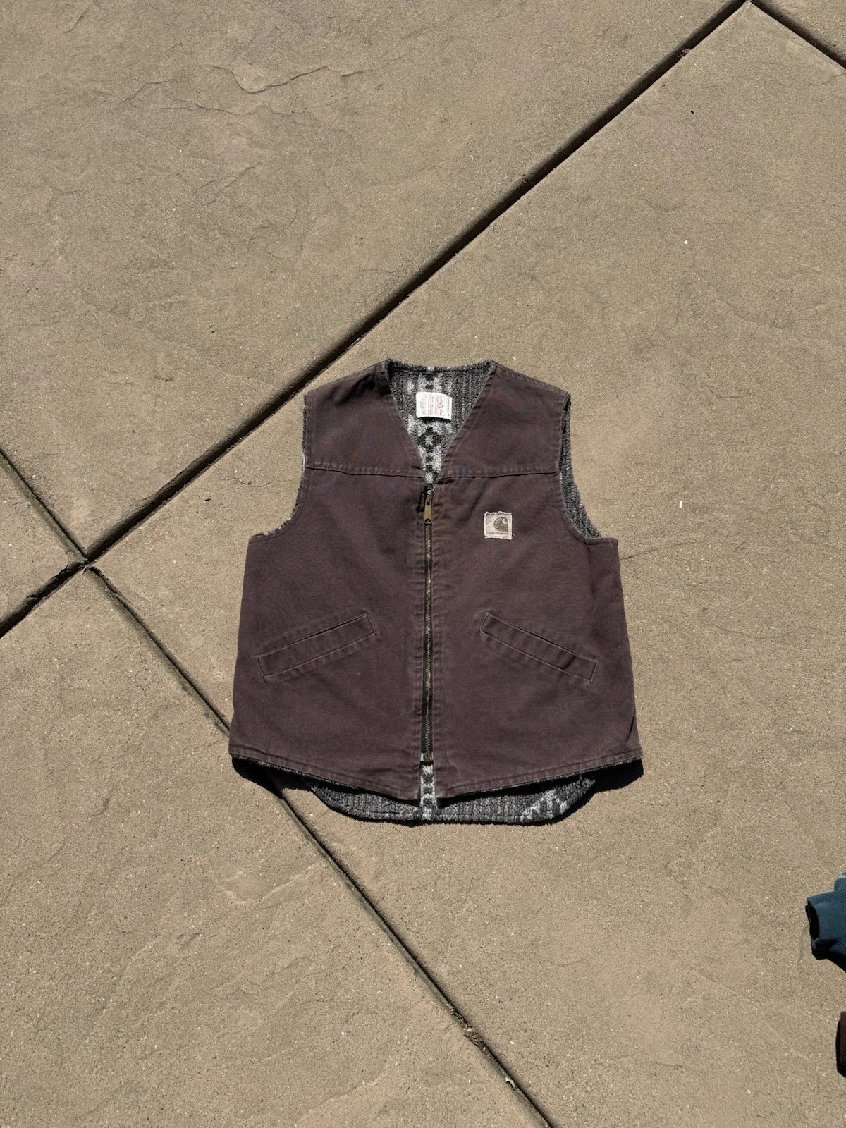 Carhartt VP173 Men's Medium Mocha Aztec Sherpa Lined Zip Vest, Detroit jacket
Opens in a new window