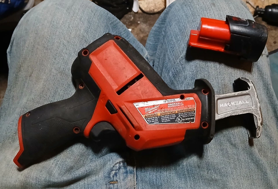Milwaukee M12 Hackzall Reciprocating Saw W/ 1.5Ah Battery (2420-20) - Image 2 of 4