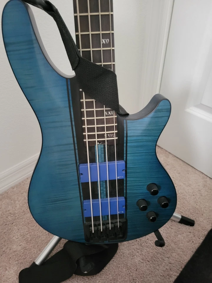 Amplificador y bajo Schecter Markbass Foto 4 de 4