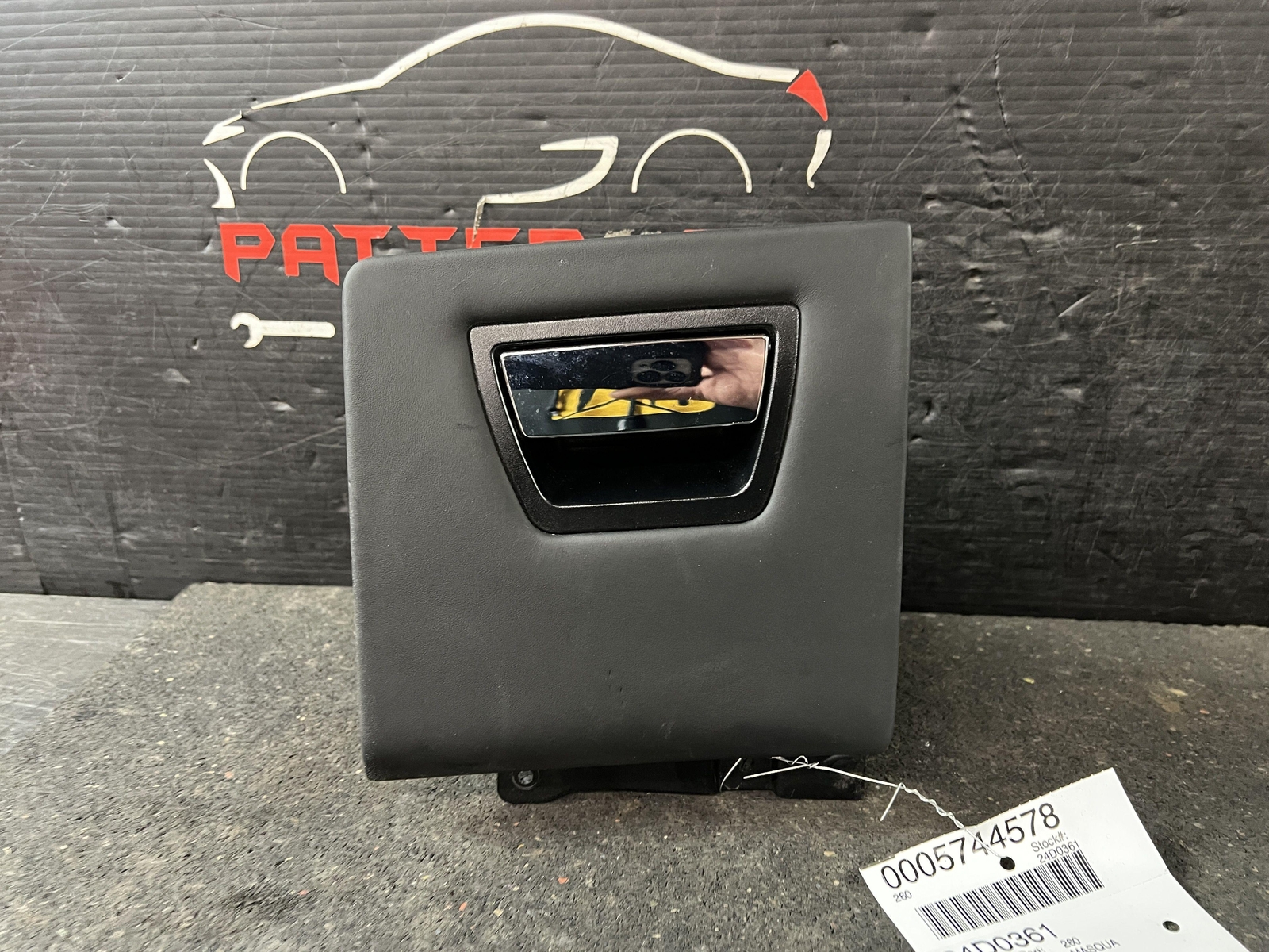 2022 MASERATI QUATTROPORT GLOVE BOX STORAGE COMPARTMENT LEFT SIDE OF DASH