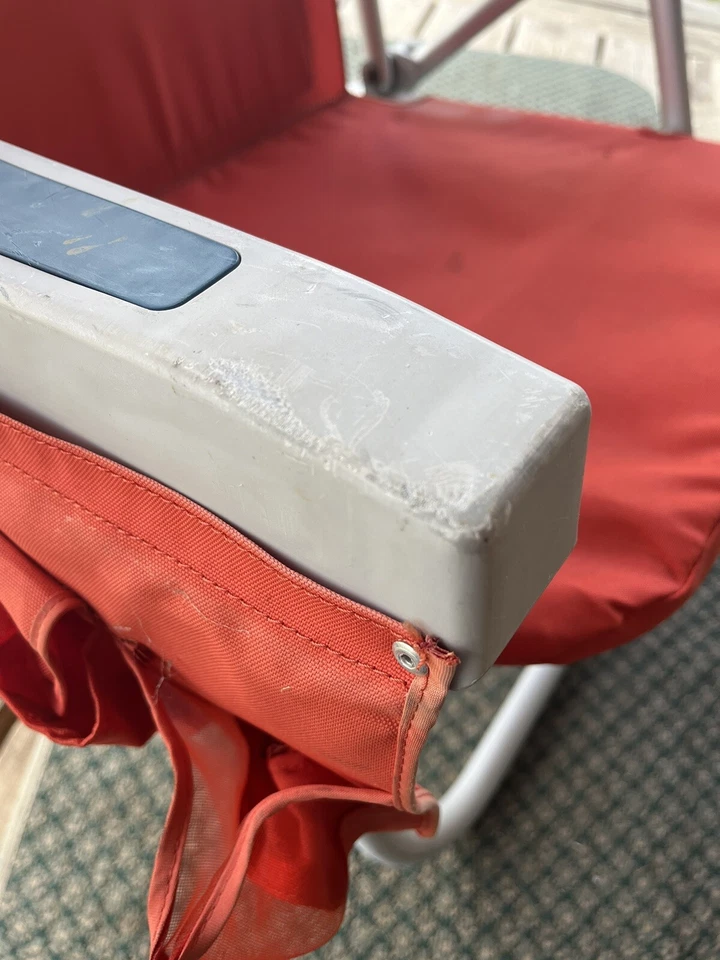 Respaldo de silla de césped de playa plegable Tommy Bahama vintage rojo con bolsa refrigeradora Foto 3 de 4