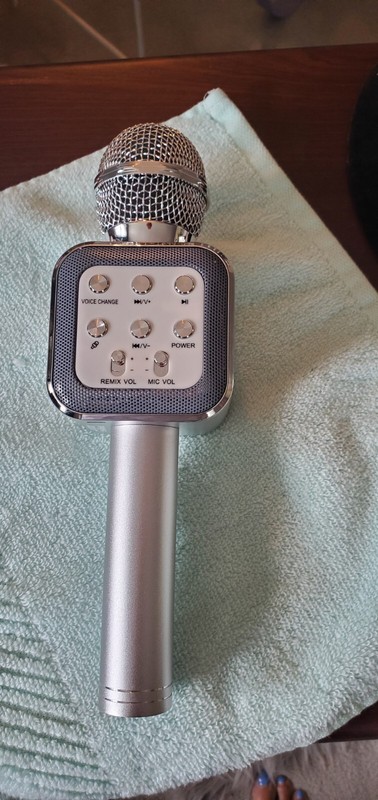 Karaoke Mic  Silver Wireless Bluetooth  Mic And Hi-fi Speaker