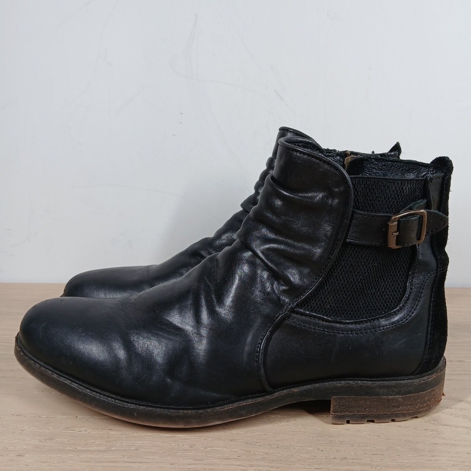 's 12 Black Leather Buckle Low Heel Zip Comfy