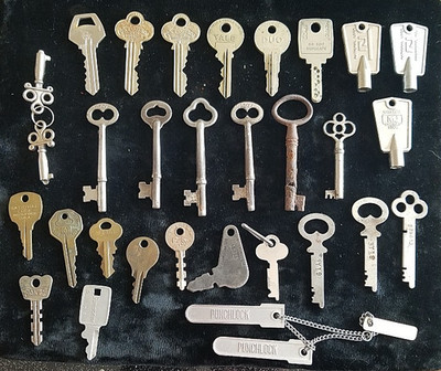 Mixed Lot of Thirty-One(31) Vintage Keys: Chicago, Corbin+ (asst. types of keys)