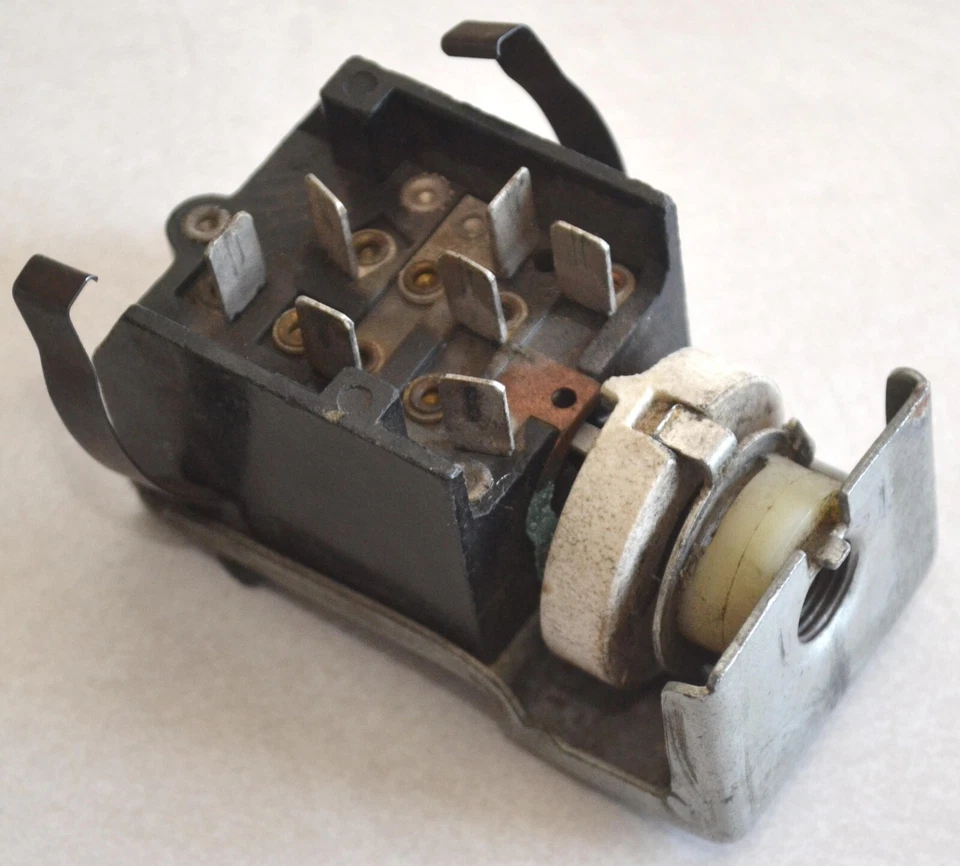 Interruptor de lámpara de faros Ford Galaxie y Mercury 1961-1962, Comet 1964, fabricante original OEM Foto 2 de 4