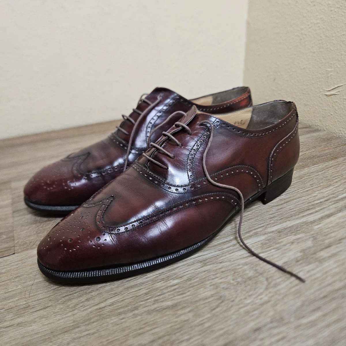 Salvatore Ferragamo Wing Tip-Men
