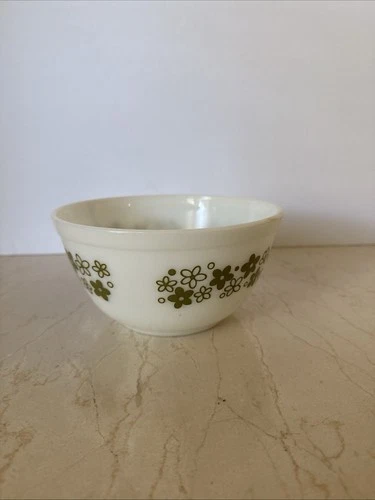 Pyrex 1.5 Quart 402 Spring Blossom Crazy Daisy Mixing Bowl Green Flowers Vintage