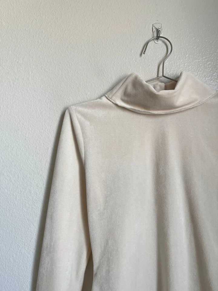 Body Camila Coelho Gloria Terciopelo Cuello Alto en Off-White Talla MEDIANA Foto 2 de 4