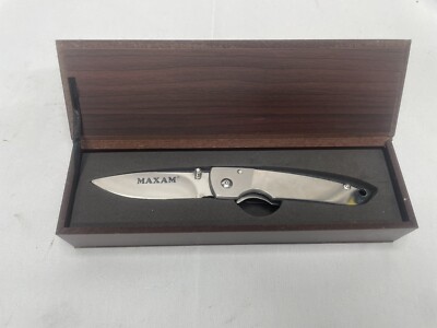 Maxam Folding knife in box