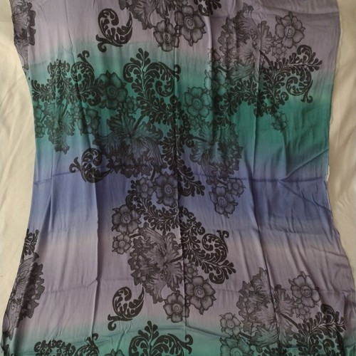 Tela de seda Ombre con estampado floral negro 48" W X 86" L tono joya azul verde azulado púrpura - Imagen 2 de 12