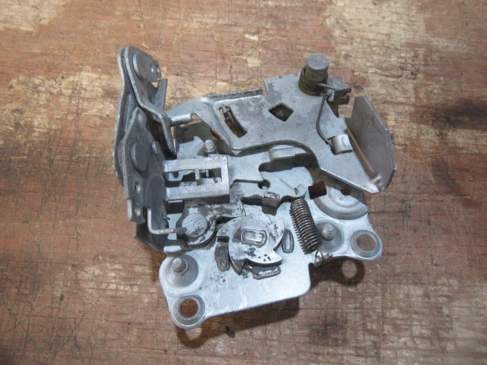 1963 Chevrolet Impala 4 door hardtop door latch assembly PASSENGER REAR - Image 2 of 2