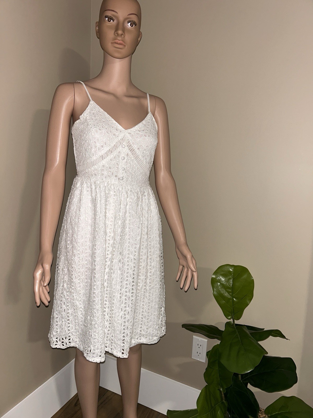 Japna~Women’s White Eyelet Cotton V-Neck Smocked Spaghetti Midi Dress M