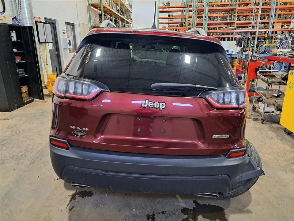 Vidrio de puerta delantera lado pasajero Rh Cherokee Sku #4082742 2019 Foto 3 de 4