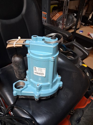 #ad NEW . NEVER USED .LITTLE GIANT CAST IRON SUMP PUMP FREE SHIPPING #506804 . $169.00