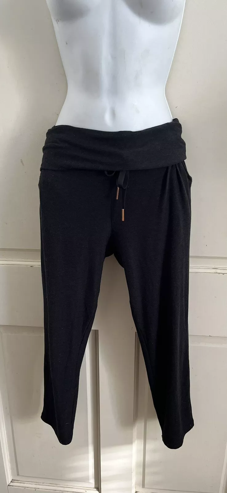 beyond-yoga charcoal black foldover waist drawstring knit crop yoga pants