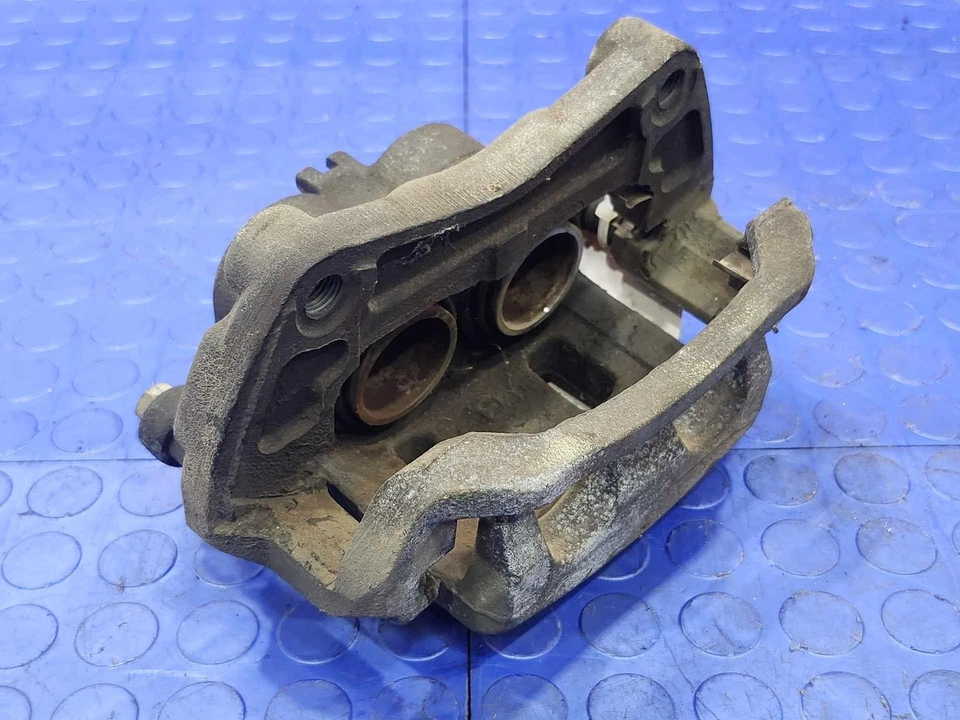 Conjunto de pinza de freno delantera derecha lado pasajero Nissan 370Z 09-20 OEM Foto 2 de 4