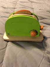 Hape International AG Made Germany Wood Green Toaster Toy Kitchen W/ Slice Bread