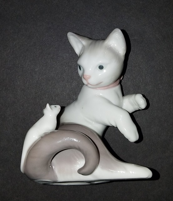 Vintage Lladro 1984 Cat Pink Bow and Mouse on Tail Figurine | eBay
