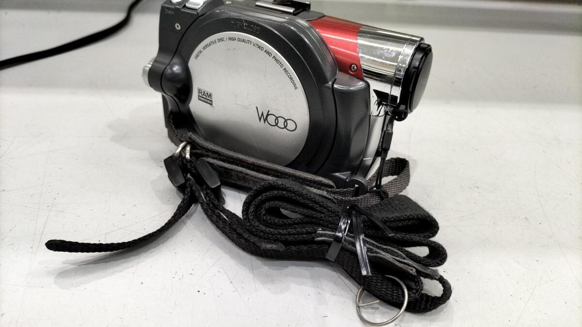 HITACHI DZ-MV780 DVD Video Camera Wooo 1.33 Megapixels Red HITACHI DZ-MV780 DVD Video Camera Wooo 1.33 Megapixels Red