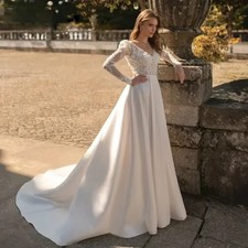 Vintage A-Line Wedding Dresses V-Neck Long Sleeves Lace Appliques Bridal Gowns