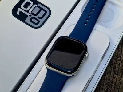 Apple Watch Series 10 46mm Aluminium inkl. OVP, Ladegerät + 2 Armbänder