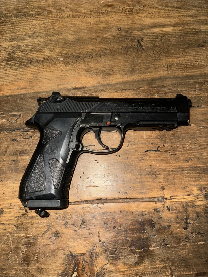 Beretta 90Two CO2 Blowback .177 Caliber BB Gun  - Image 2 of 4