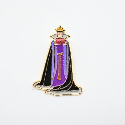 Disney's Snow White and the Seven Dwarfs - Evil Queen Holding the Heart Box Pin