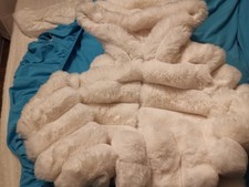 Eleganter Kunstpelz Damenmantel -  vorne Reißverschluss mit Kapuze  Gr.38 /M