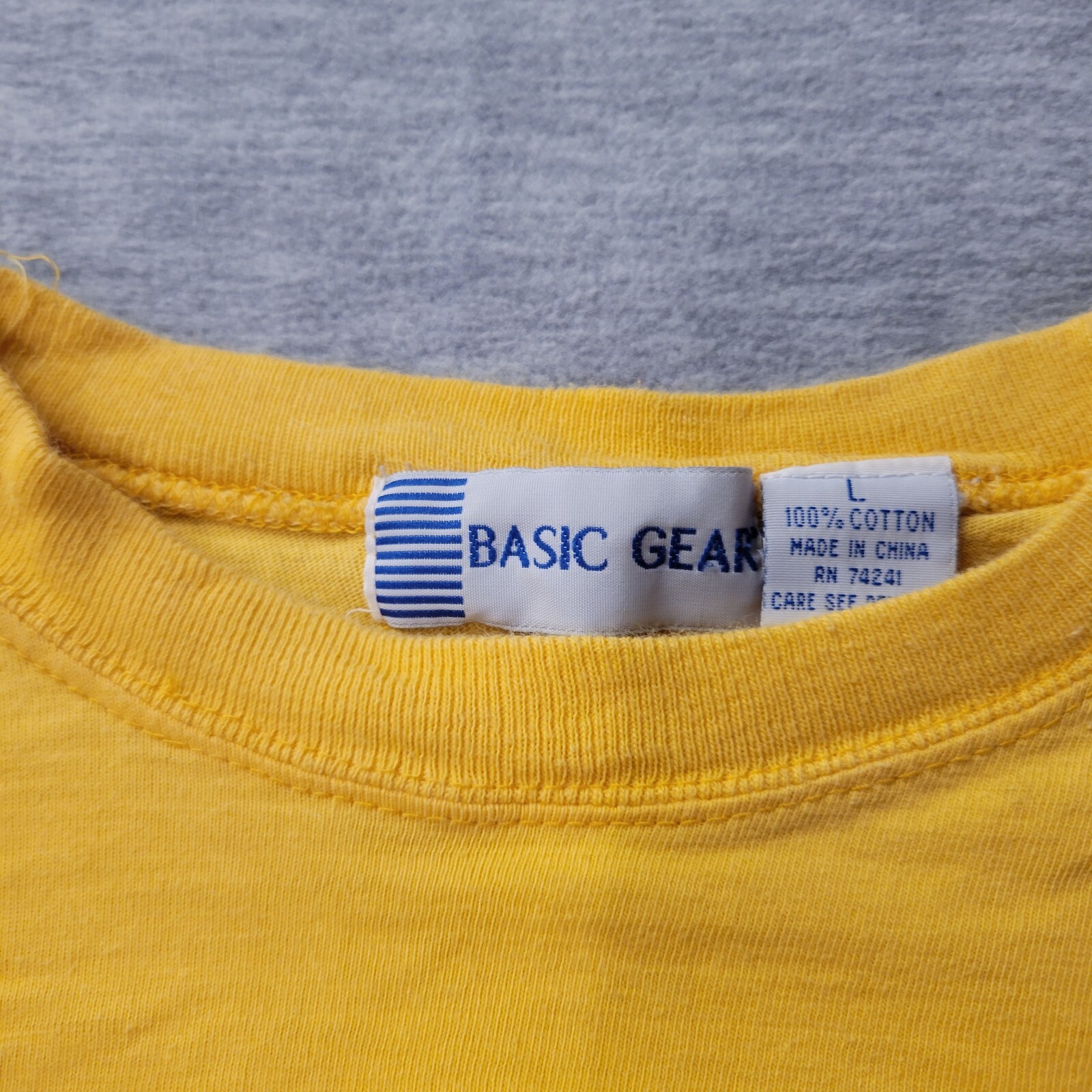 Vintage Basic Gear Solid Yellow Pocket Mens T-Shi… - image 3