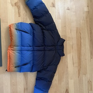 supreme gradient puffer