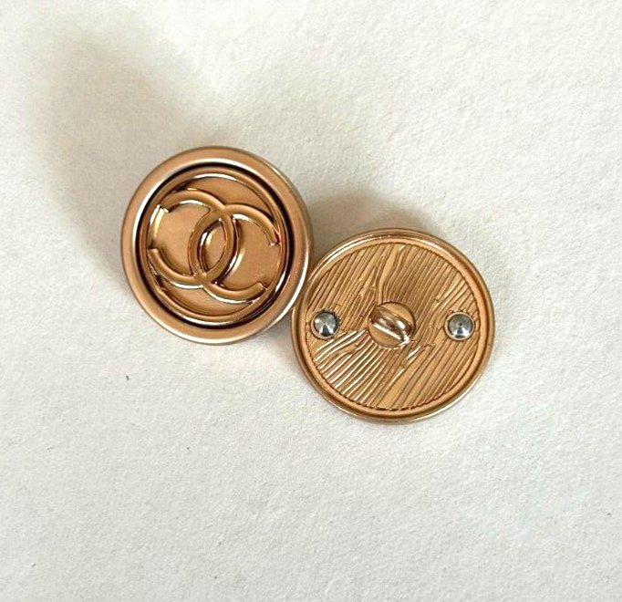 Chanel Vintage Button Set of 5 Size 25 mm Gold Tone Metal Chanel Vintage Button Set of 5 Size 25 mm Gold Tone Metal