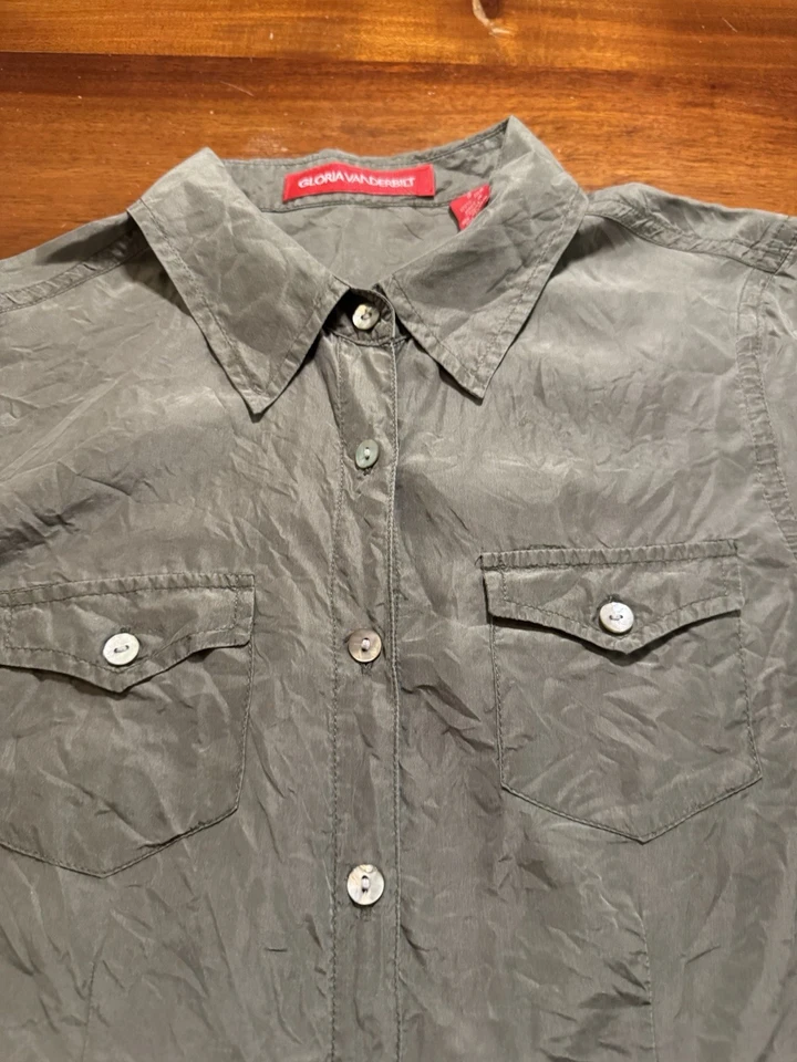 Gloria Vanderbilt Womens Green Long Sleeve 100% Silk Button up Shirt Sz S - Image 2 of 4