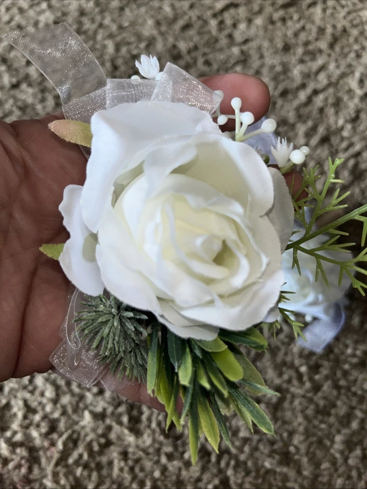 Juego ramillete y boutonniere rosa seda blanca Foto 2 de 4