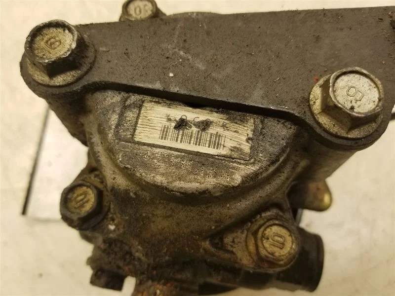 04 05 06 Bomba de dirección asistida TOYOTA SIENNA 44310-08010 Foto 4 de 4