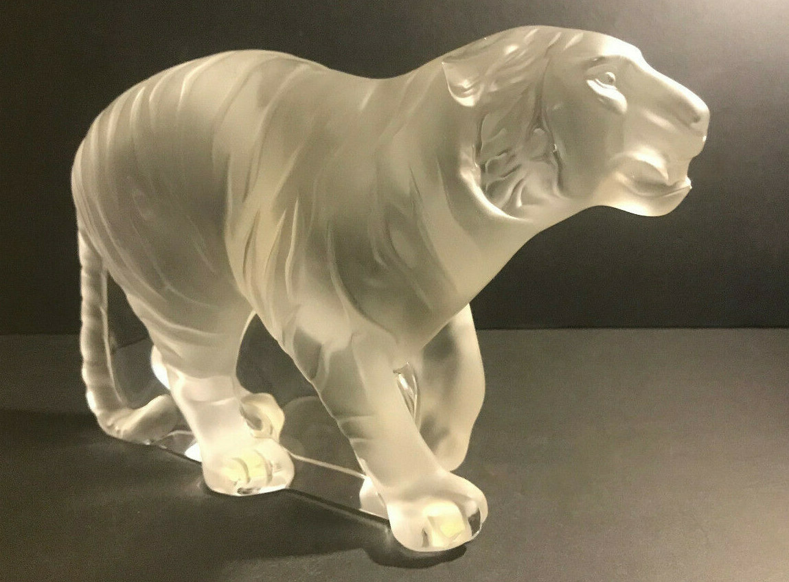 LALIQUE フロストガラス ライオン LALIQUE フロストガラス ライオン A Pair of Lalique Clear and