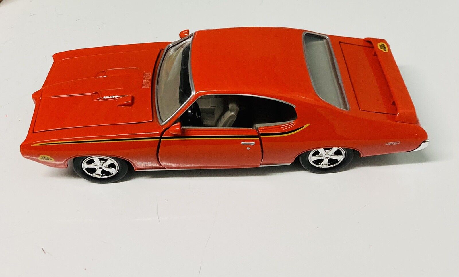 🏁 Red Box Toys Orange 1969 Pontiac GTO THE JUDGE 1:24 🏁