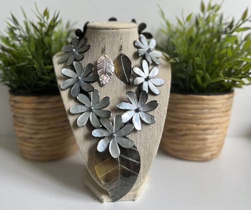 Mother of pearl shell necklace - Picture 2 of 3