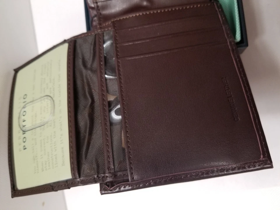 Cartera con estuche para tarjetas de cuero genuino marrón Perry Ellis para hombre Foto 4 de 4