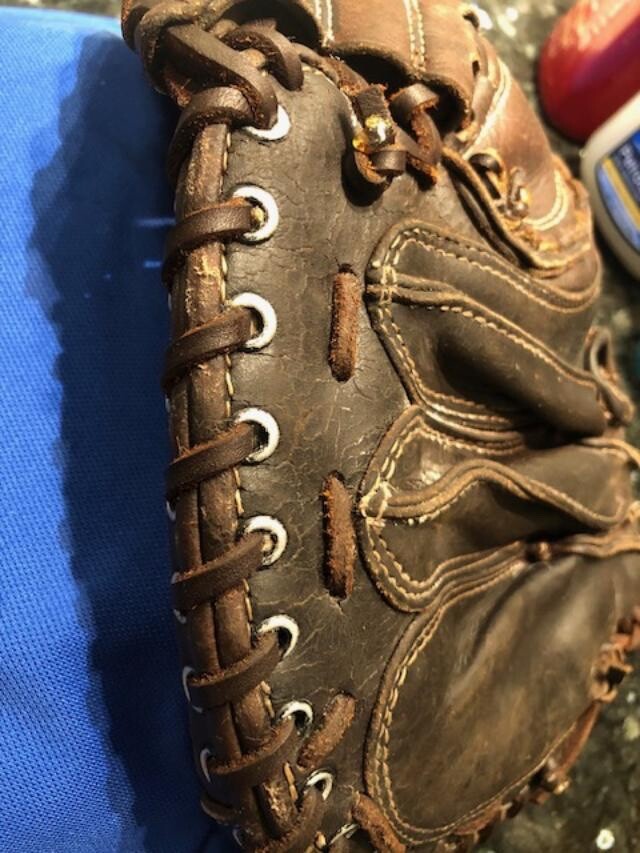 Wilson A2403 34" A2000 series RHT Catcher's Mitt glove USA made