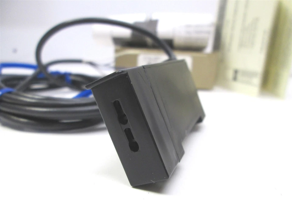 New Banner D12EN6FP 41959 Fiber Optic Sensor Red LED 10-30VDC NPN - Image 3 of 4