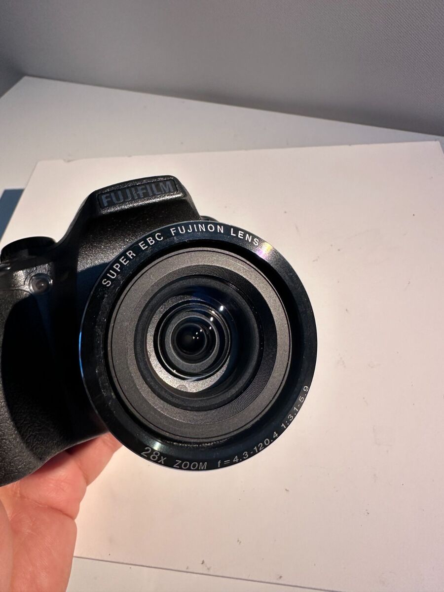 Fujifilm FinePix S Series SL1000 16.2MP Digital Camera Fujifilm FinePix S Series SL1000 16.2MP Digital Camera