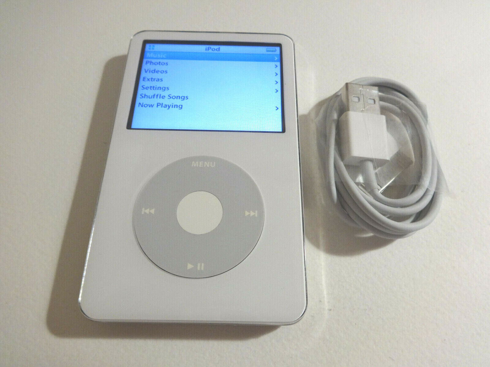 APPLE iPOD CLASSIC 5TH GEN. WHITE 30GB...NEW BATTERY...